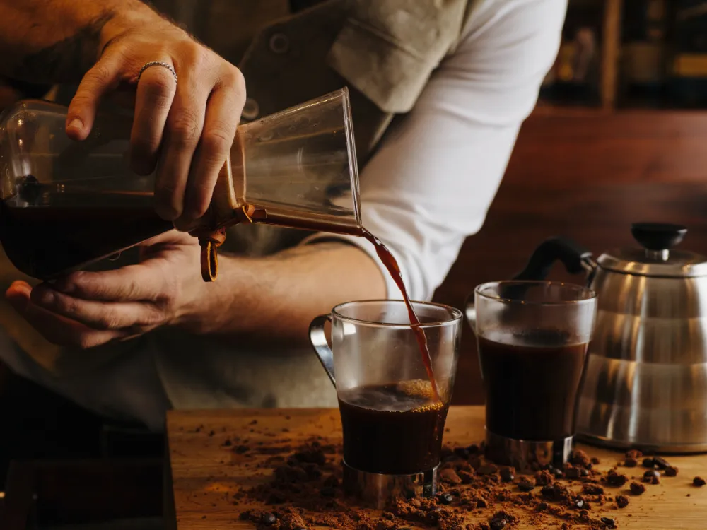 カフェの店内とドリンク - TrendPackage導入事例